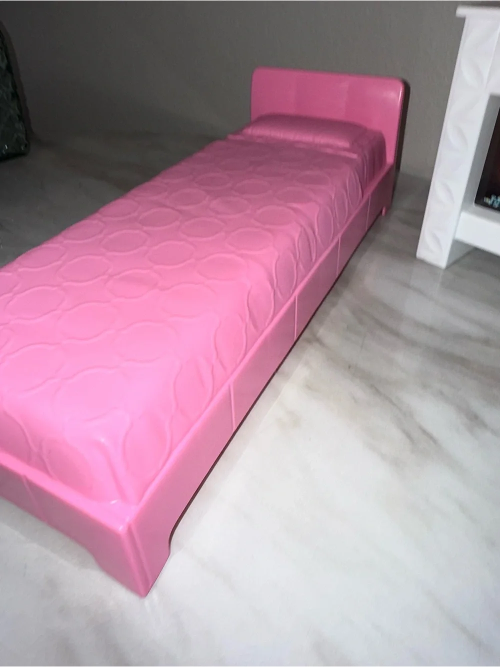Barbie dream house pink bed and fireplace